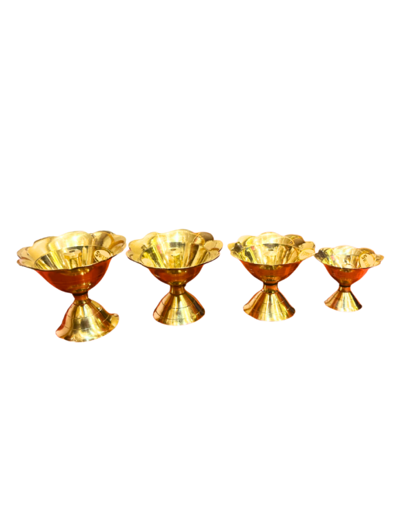 Scalloped Brass Pedestal Diya Set